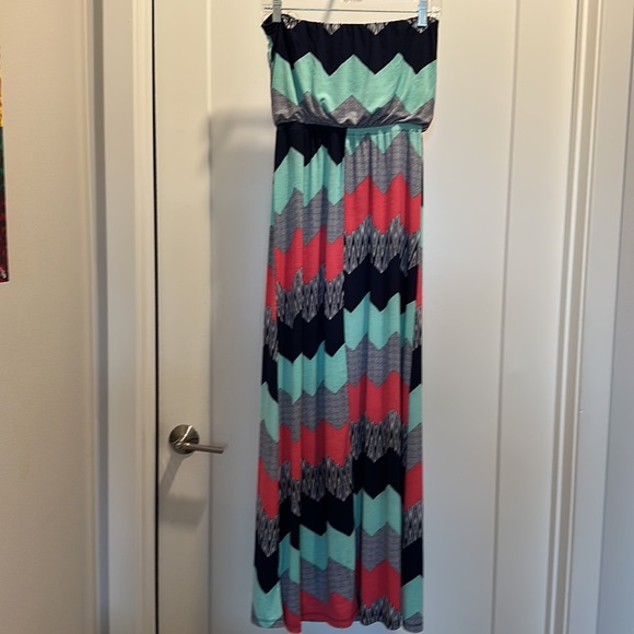 Trixxi Strapless maxi dress NWOT. Size S - Picture 5 of 5